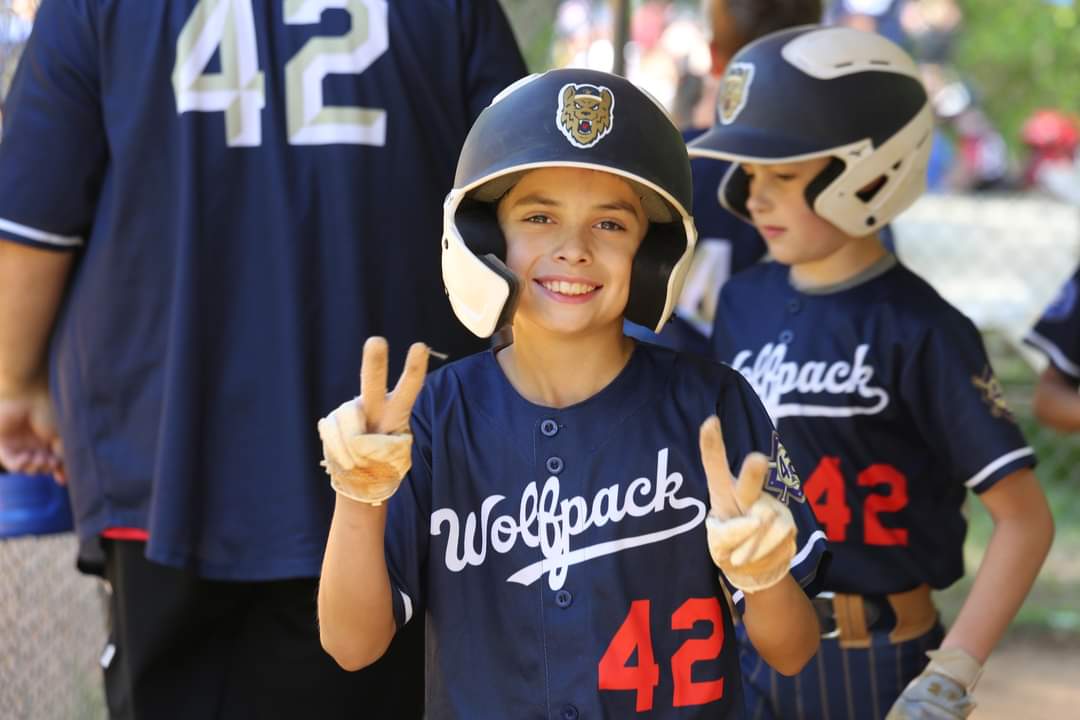 Team wearing custom 100 Percent Custom uniforms